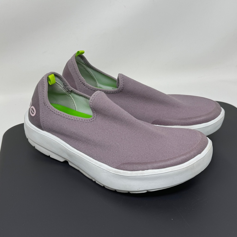 OOFOS OOmg eeZee Low - White/ Mauve- Women’s Slip On Recovery Shoes Size US 8